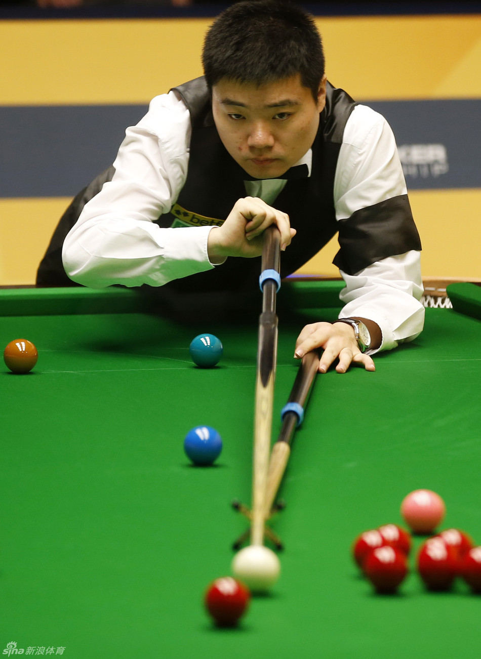 荷兰选手以 荷兰选手以